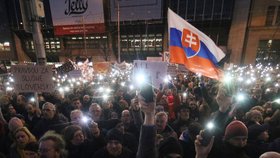 Demonstrace proti vládě a za nezávislé vyšetření vraždy slovenského novináře Kuciaka a jeho partnerky Martiny v Bratislavě