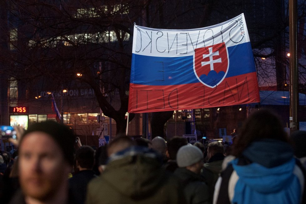 V sobotních komunálních volbách na Slovensku stejně jako před čtyřmi lety uspěli hlavně nezávislí kandidáti. Z politických stran nejlepšího výsledku opět dosáhli vládní sociální demokraté (Směr-SD) expremiéra Roberta Fica.