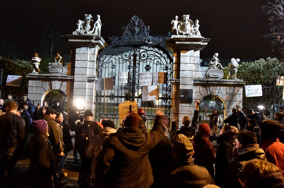 Demonstrace proti vládě a za nezávislé vyšetření vraždy slovenského novináře Kuciaka a jeho partnerky Martiny v Bratislavě (9. března 2018)