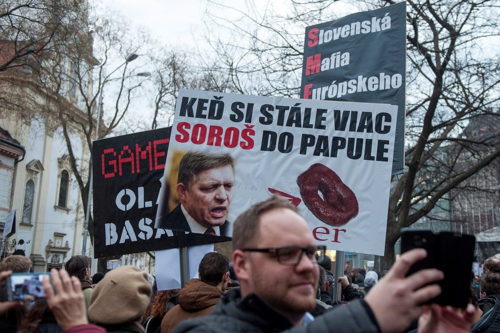 Demonstrace proti vládě a za nezávislé vyšetření vraždy slovenského novináře Kuciaka a jeho partnerky Martiny v Bratislavě (9. března 2018)