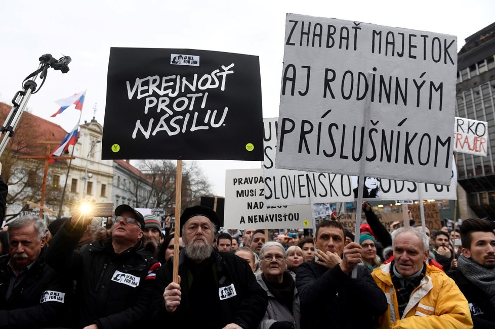 Demonstrace proti vládě a za nezávislé vyšetření vraždy slovenského novináře Kuciaka a jeho partnerky Martiny v Bratislavě (9. března 2018)