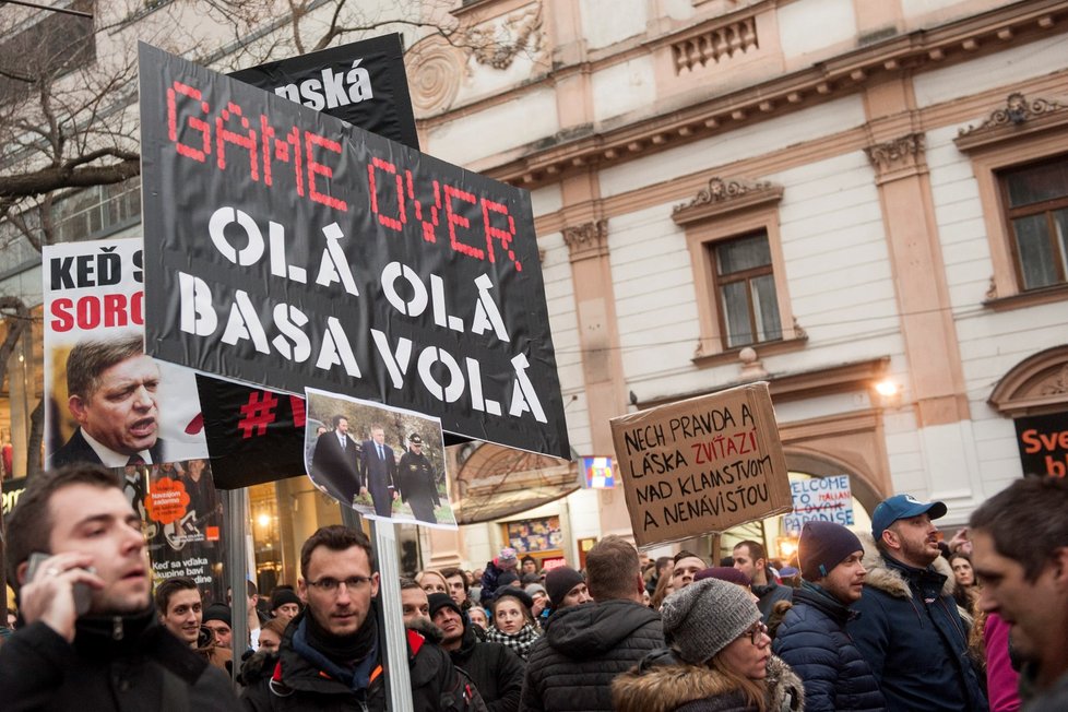 Demonstrace proti vládě a za nezávislé vyšetření vraždy slovenského novináře Kuciaka a jeho partnerky Martiny v Bratislavě (9. března 2018)
