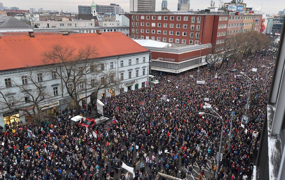 Demonstrace proti vládě a za nezávislé vyšetření vraždy slovenského novináře Kuciaka a jeho partnerky Martiny v Bratislavě