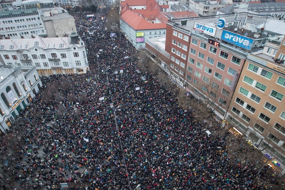 Demonstrace proti vládě a za nezávislé vyšetření vraždy slovenského novináře Kuciaka a jeho partnerky Martiny v Bratislavě