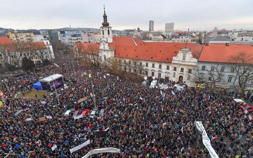 Slovákům došla trpělivost. Po vraždě novináře Jána Kuciaka a jeho partnerky vyšli lidé do ulic. Na bratislavském náměstí se jich podle některých odhadů sešlo až 50 tisíc