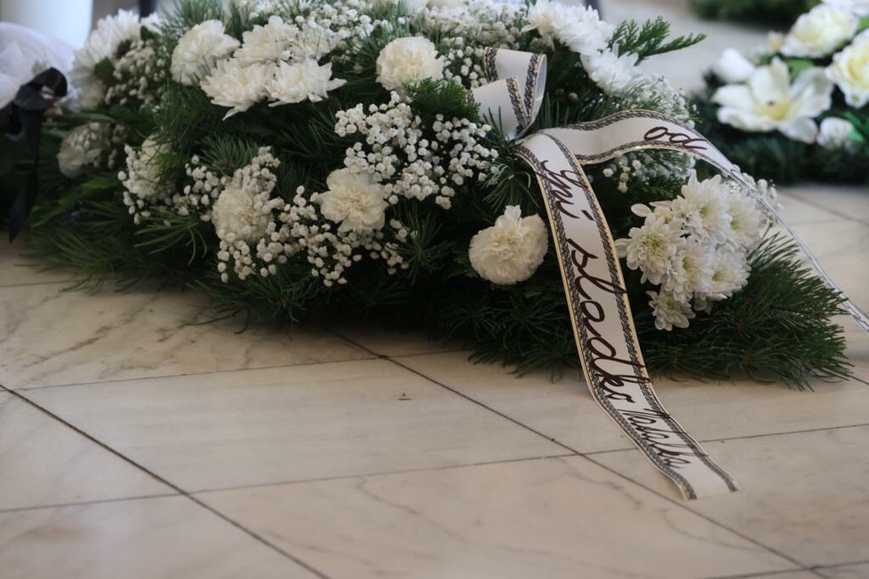 Blízcí a přátelé se rozloučili se studentkou Natálii (†19), která zemřela po nehodě na zástavce Zochova v Bratislavě.