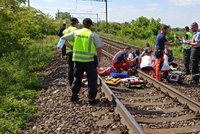 Tragédie na den dětí: Vlak srazil dvě dívky na kolejích. Jedna z nich zemřela!