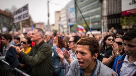 Slováci vyšli v neděli 15. 4. opět do ulic. Podle odhadů na 30 tisíc lidí protestovalo v Bratislavě za odvolání policejního prezidenta Tibora Gašpara. Protesty souvisí s vraždou novináře Jána Kuciaka