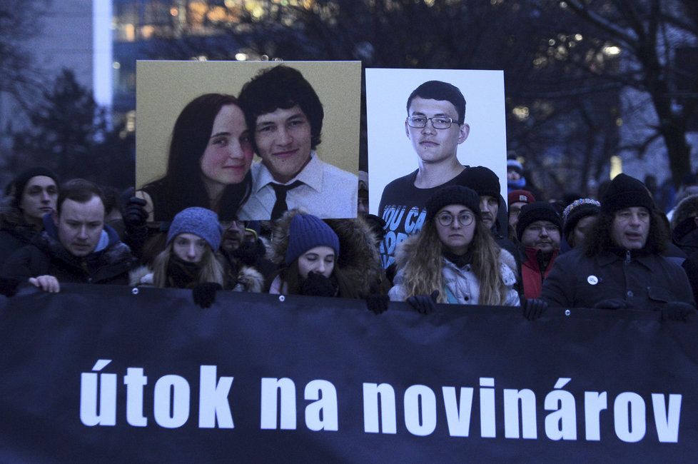 Tisíce lidí v pátek v Bratislavě uctily památku zavražděného novináře a jeho přítelkyně