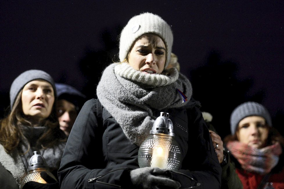 Tisíce lidí v pátek v Bratislavě uctily památku zavražděného novináře a jeho přítelkyně