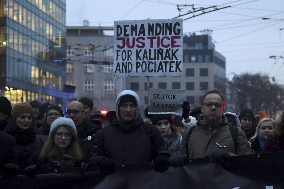 Tisíce lidí v pátek v Bratislavě uctily památku zavražděného novináře a jeho přítelkyně