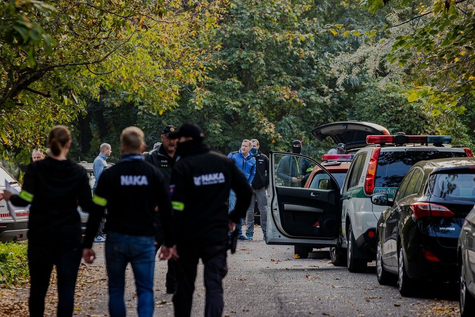 Pátrání po střelci, který v centru Bratislavy zavraždil dva mladé muže. Policisté ho našli mrtvého. (12.10.2022)