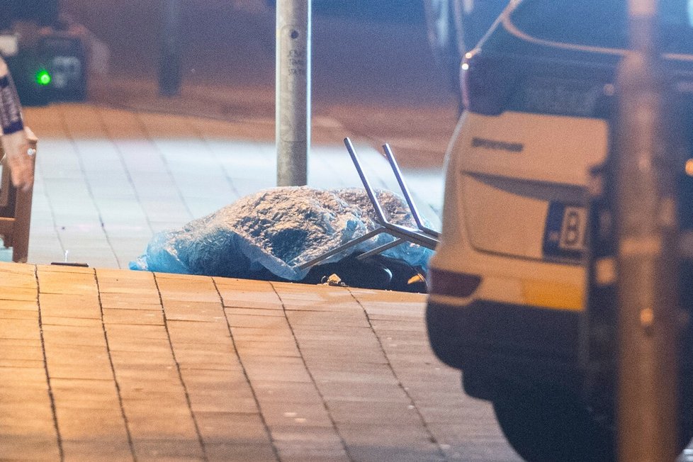 Střelbu v centru Bratislavy nepřežili dva mladí muži (12. 10. 2022).