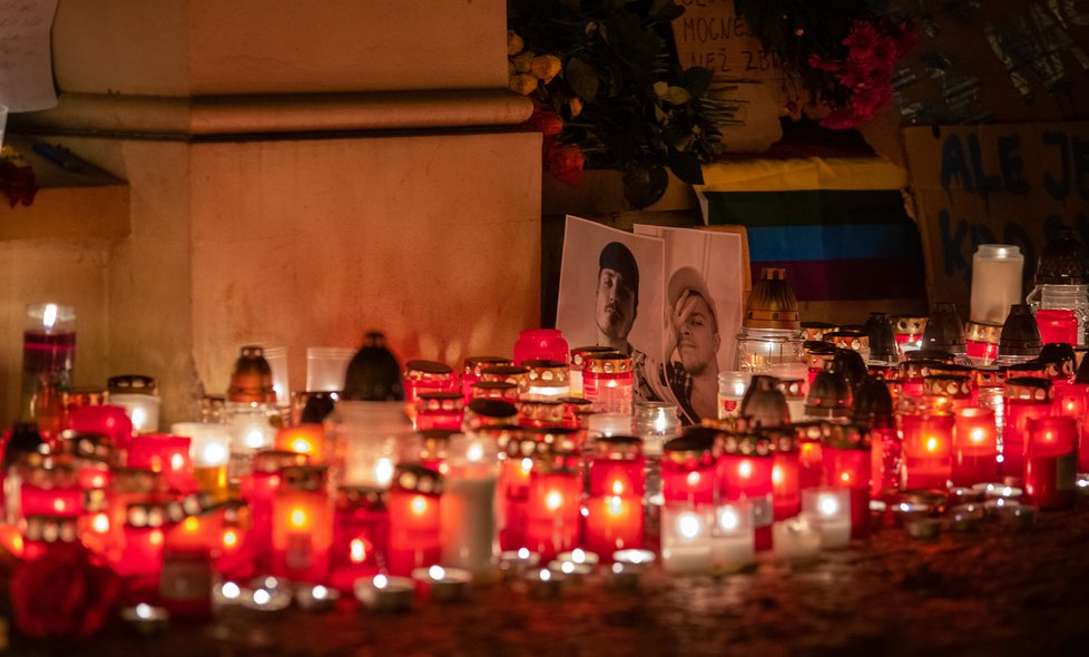 Pieta u slovenské ambasády v Praze věnovaná obětem bratislavského střelce