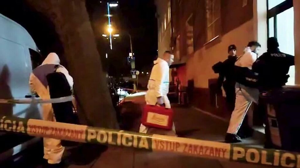 V jednom z bytů v Bratislavě našli rozřezané tělo ženy.