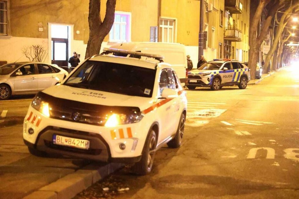 V jednom z bytů v Bratislavě našli rozřezané tělo ženy.