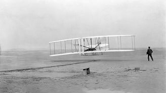 Na počátku byli bratři Wrightové: Před 110 lety se uskutečnil první let letadla těžšího než vzduch
