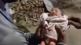 Popelář z Rio de Janeira chce adoptovat miminko, které našel na ulici.