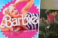 Drama na promítání filmu Barbie: Video zachytilo šílenou rvačku dvou žen!