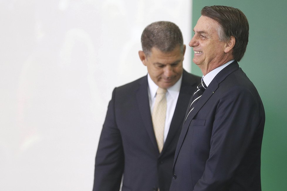 Brazilský prezident Jair Bolsonaro, na snímku s ministrem Gustavem Bebiannem.