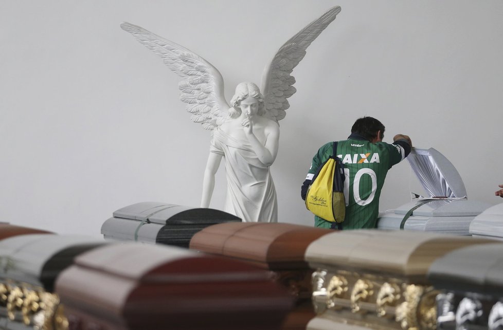 Ostatky mrtvých členů brazilského fotbalového týmu se vrátily domů do Brazílie.