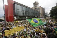Milion Brazilců vyšlo do ulic: Došla jim trpělivost, protestují proti korupci