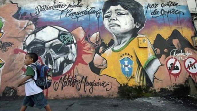 Graffiti ukazuje odvrácenou stranu mistrovství světa ve fotbale