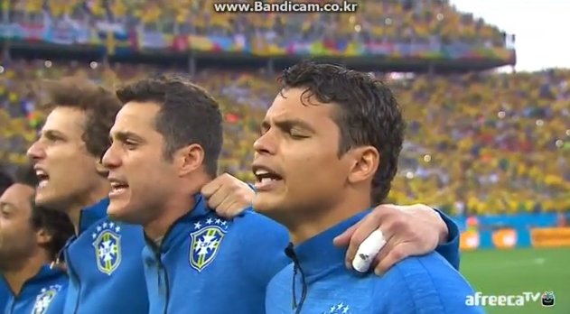 Emotivní hymna Brazilců. Brankář César se rozplakal