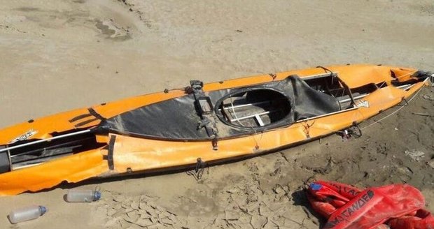 Záchranáři našli kanoi a zavazadla, po ženě ale jako by se slehla zem.