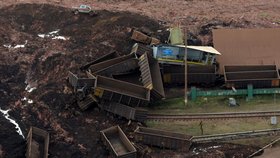 Protržená přehrada v Brazílii zasáhla obydlené oblasti.