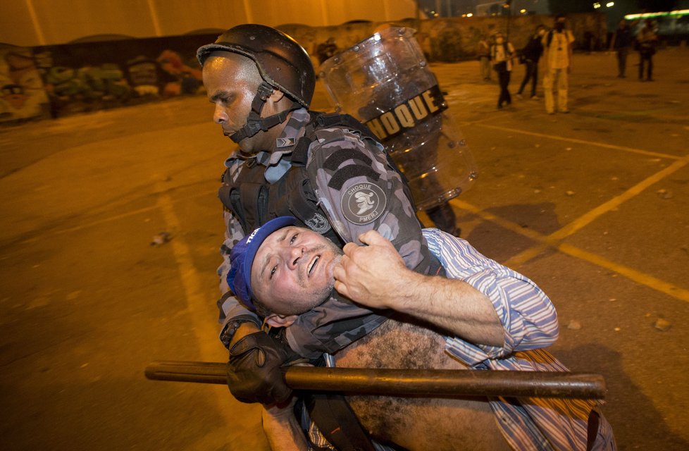 Násilí během brazilských protestů