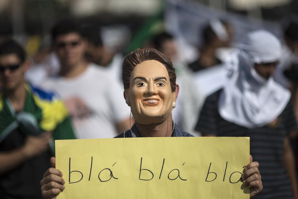 Tohle si demonstranti myslí o slibech ze strany vlády i prezidentky