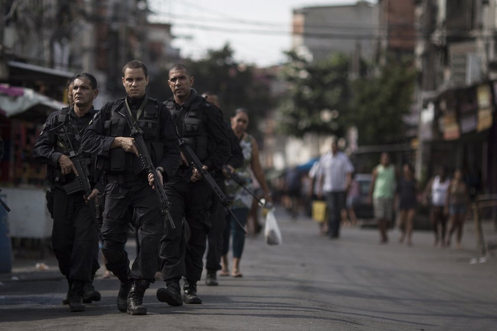 Brazilské ulice se při demonstracích změnily na řadě míst ve válečnou zónu