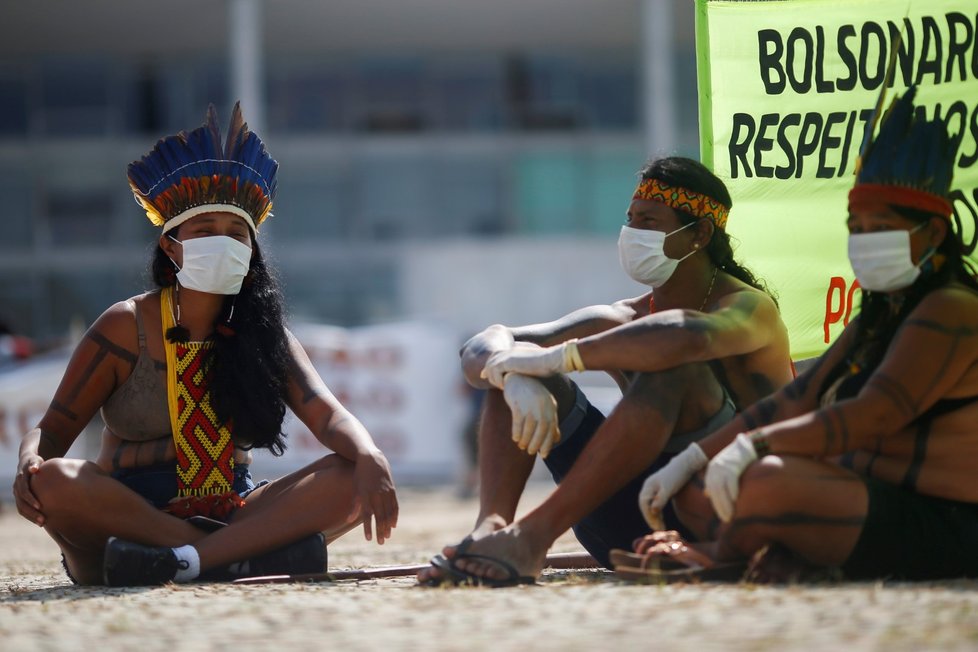 Skupina indiánů v Brazílii plula 12 dní, aby dostala vakcínu proti covidu-19 (ilustrační foto)