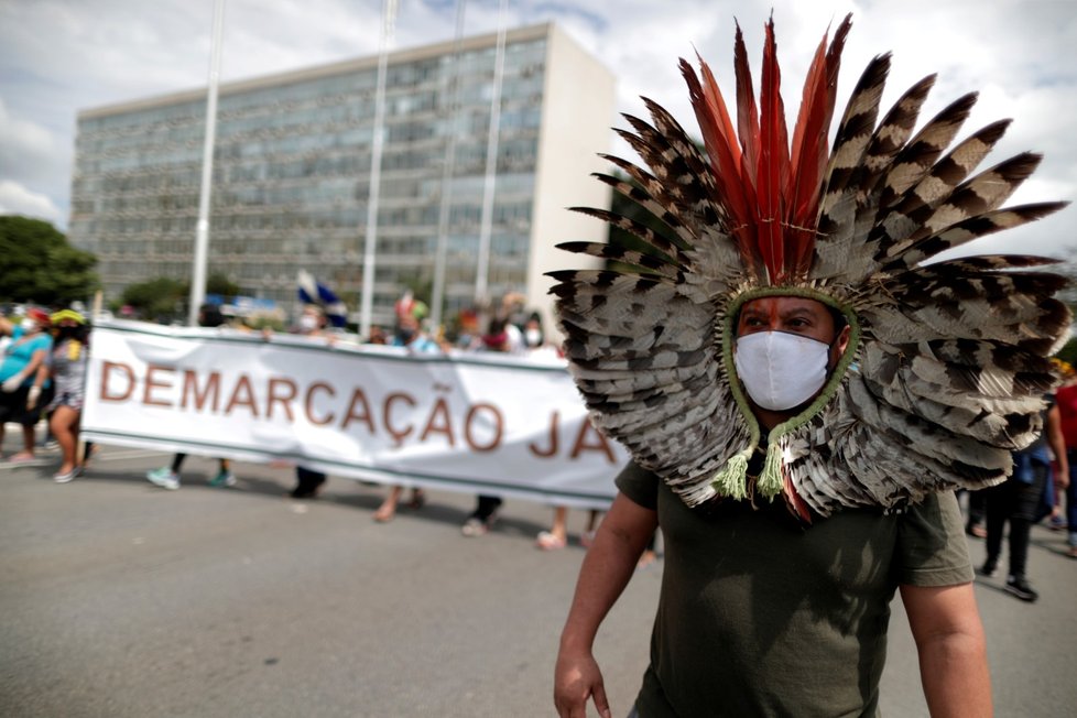 Skupina indiánů v Brazílii plula 12 dní, aby dostala vakcínu proti covidu-19 (ilustrační foto)