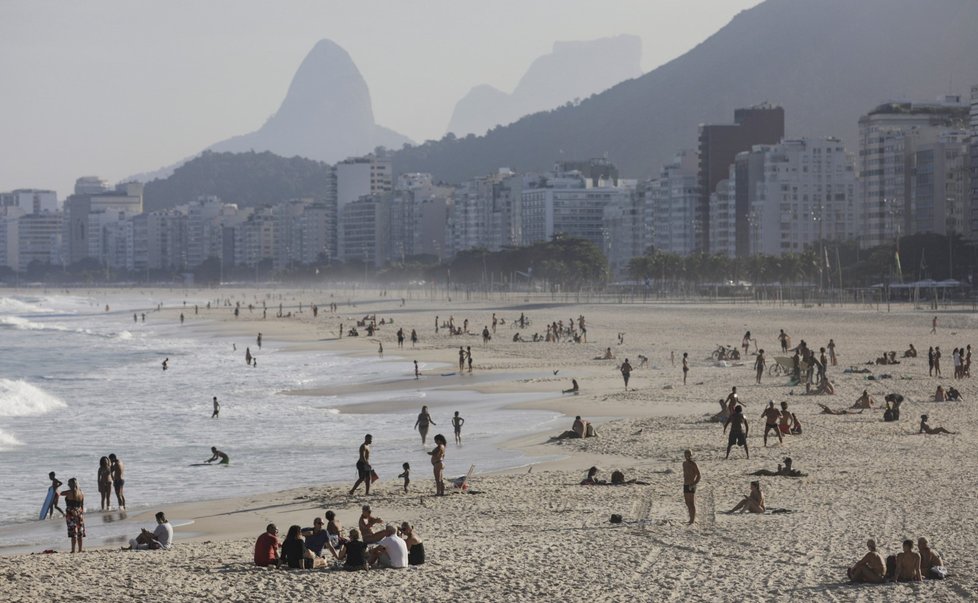 Koronavirus v Brazílii: Pláže se opět plní lidmi (10.6.2020)