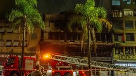 Při požáru nelegálního hostelu zemřelo nejméně 10 lidí. Oheň hosty zaskočil uprostřed noci