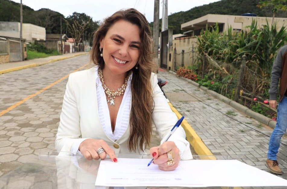 Brazilská poslankyně da Silvová šokovala svým hlubokým výstřihem, vyzývavé oblečení nosila ale i v době kampaně, nebo když působila jako starostka Bombinhasu.