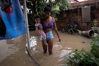 Zaplavené metro a 11 mrtvých: Přívalové deště a záplavy zasáhly brazilské Rio a okolí