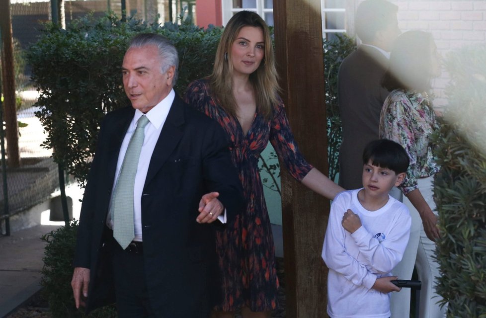 Úřadující brazilský prezident Michel Temer s manželkou a synem