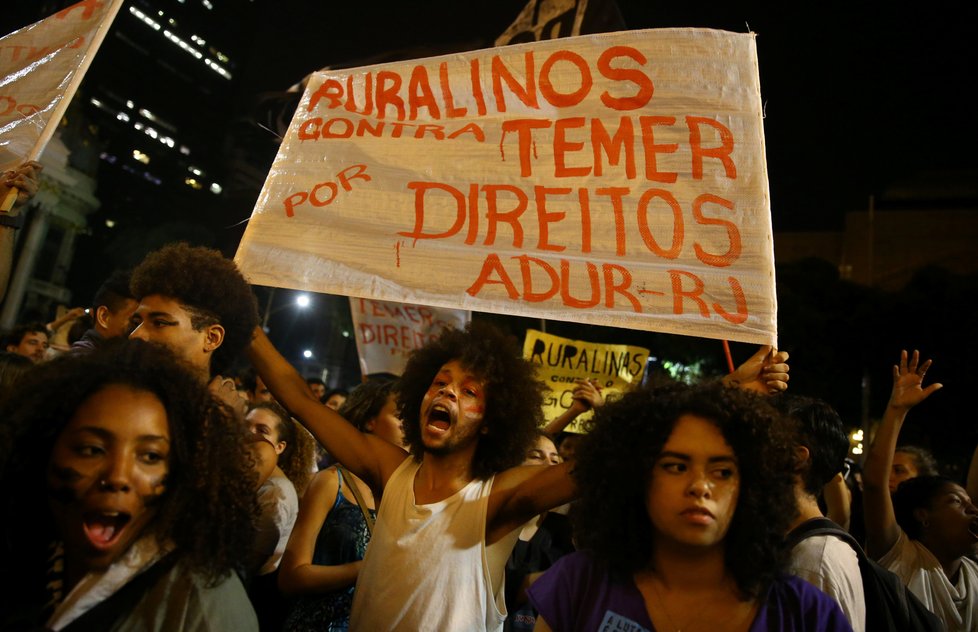Brazílií v posledních týdnech otřásají protesty proti korupčnímu skandálu prezidenta Michela Temera v souvislosti s prodejem zkaženého masa.