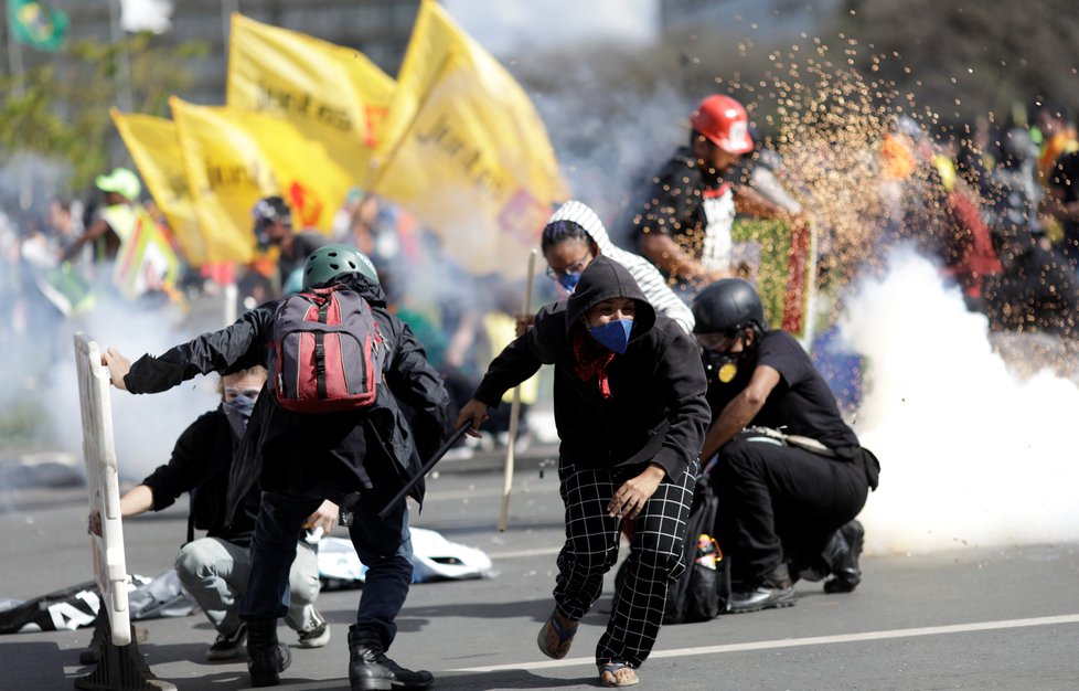 Brazílií v posledních týdnech otřásají protesty proti korupčnímu skandálu prezidenta Michela Temera v souvislosti s prodejem zkaženého masa.