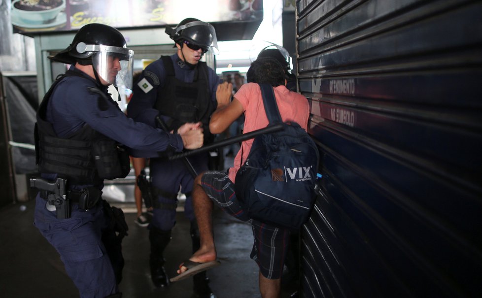 Brazílií v posledních týdnech otřásají protesty proti korupčnímu skandálu prezidenta Michela Temera v souvislosti s prodejem zkaženého masa.