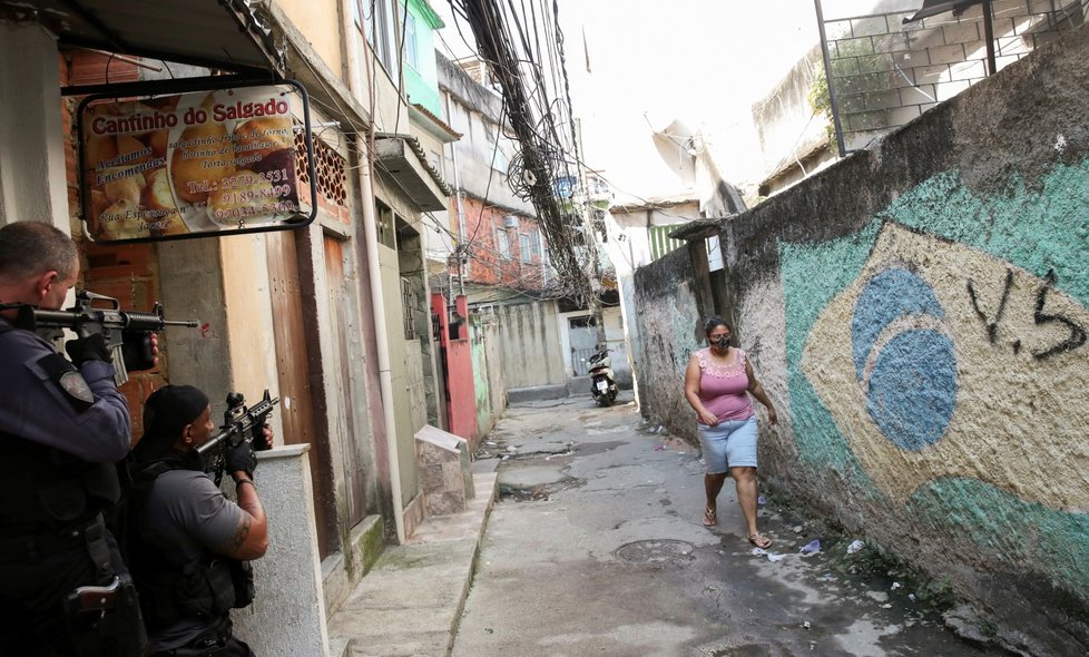 Při zásahu policie v brazilském Riu de Janeiro zahynulo nejméně 25 lidí