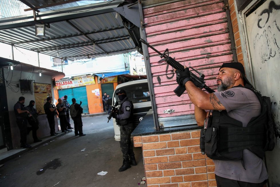 Při zásahu policie v brazilském Riu de Janeiro zahynulo nejméně 25 lidí