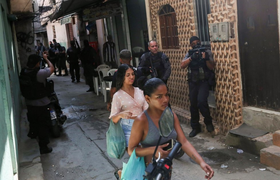 Při zásahu policie v brazilském Riu de Janeiro zahynulo nejméně 25 lidí