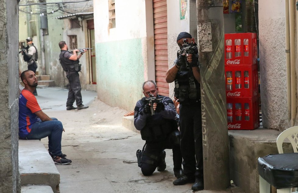 Při zásahu policie v brazilském Riu de Janeiro zahynulo nejméně 25 lidí