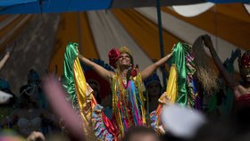 Tradiční karneval v Riu de Janeiru.