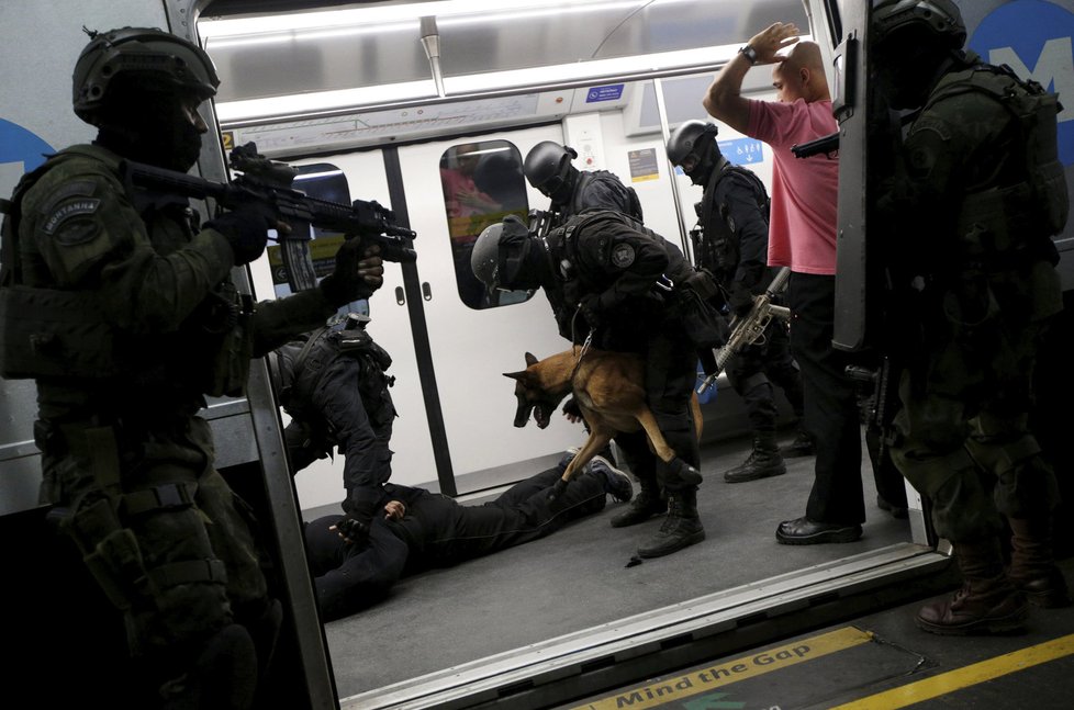 „Vítejte v pekle“: Brazilská policie vítala turisty na letišti.