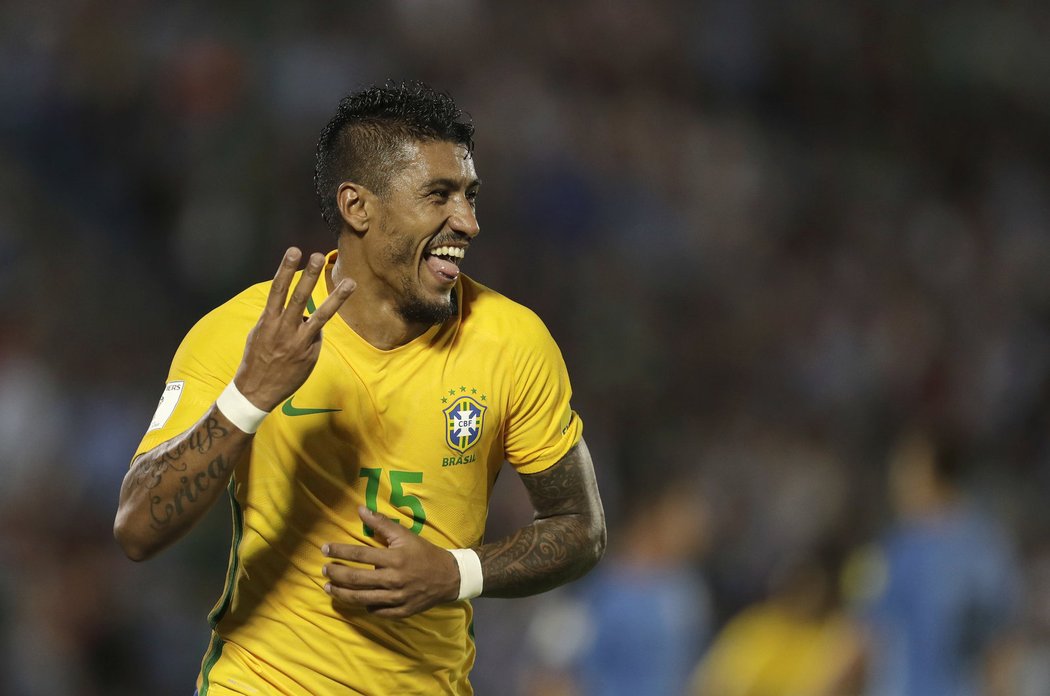 Záložník Brazílie Paulinho nasázel proti Uruguayi hattrick